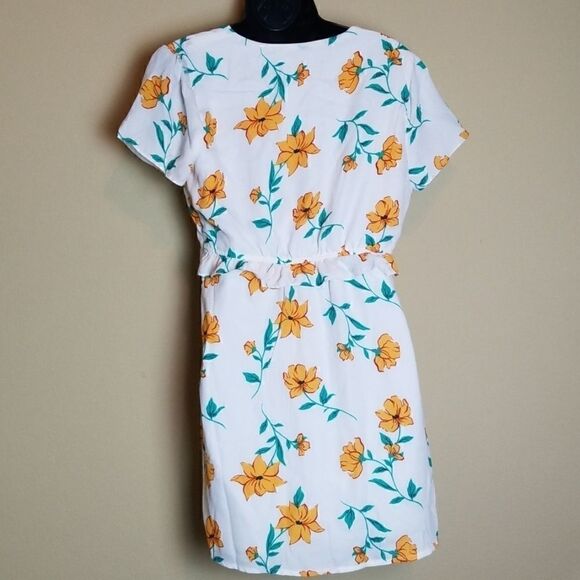 NWOT Lush Tie Front Floral Dress - Picture 7 of 8